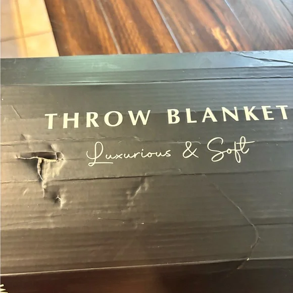 EVERGRACE Faux Rabbit Fur Throw Blanket 60x80 Beige Plush Reversible Velvet - Picture 12 of 15